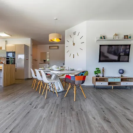 Stunning In * Πούλα