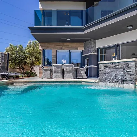 Stunning In * Πούλα