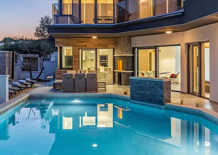 Stunning In Πούλα